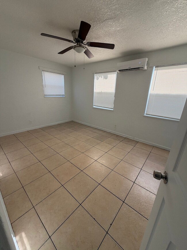 Building Photo - 646 Latona Ave