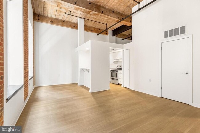 Building Photo - 303 Vine St