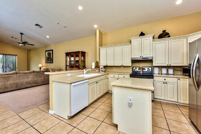 Building Photo - Queens Park - Pool home with a separate ca...
