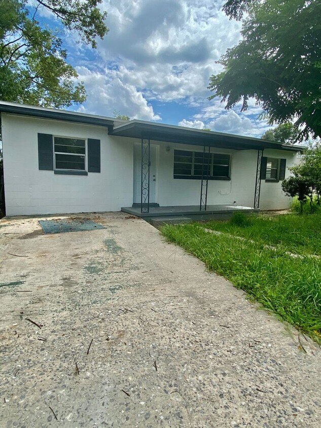 Foto principal - 3 Bedroom Home Now Available for Rent