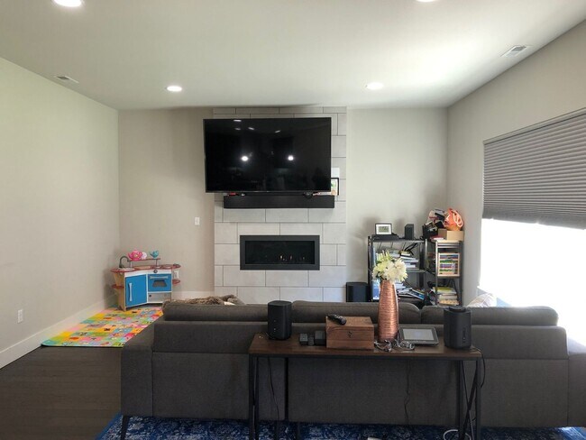 Building Photo - Majestic Home at Silver Peak Estates with 5 Bed and 3 Bath