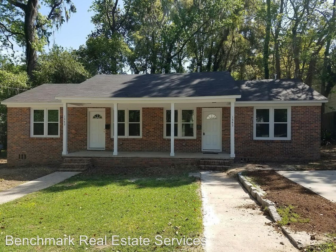 Primary Photo - 1343 Colonial Dr