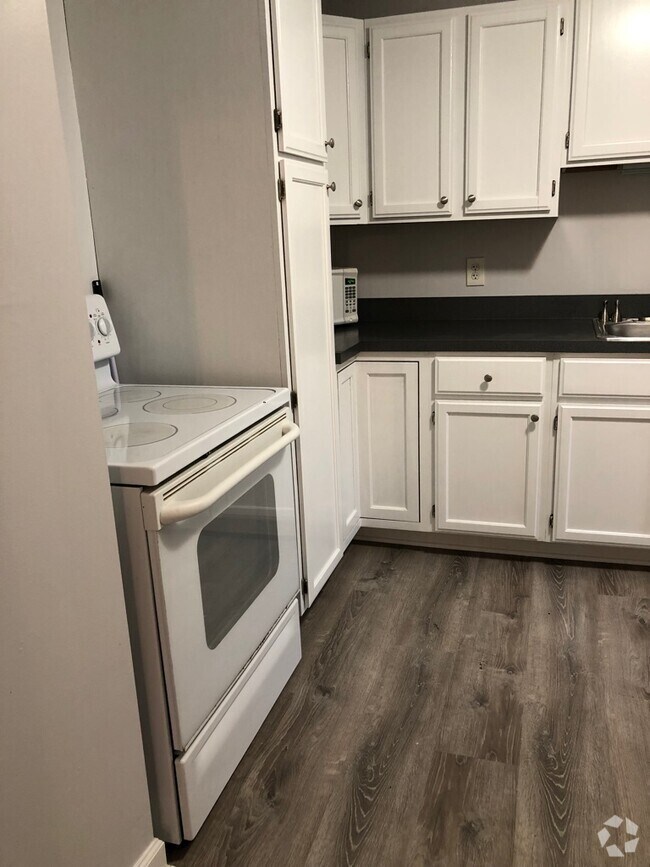 Downtown Howell Apartments for Rent with a Yard Howell, MI 2