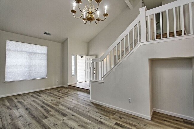 Building Photo - 784 Shelborne Dr
