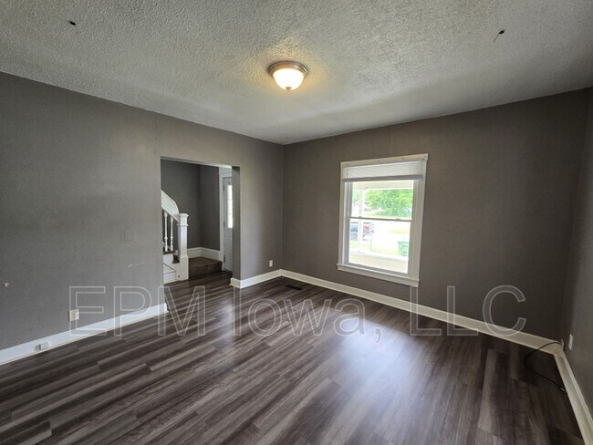 Foto del edificio - 514 Logan Ave