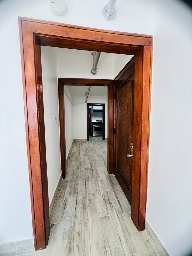 Foto del edificio - 3025 N Parkside Ave