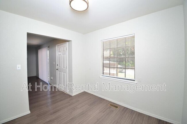 Foto del edificio - 6012 S Quincy Ave