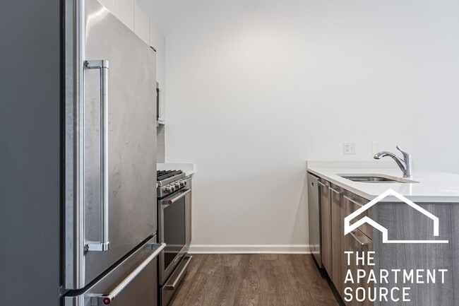 Photo - MASSIVE Loft-style condo-quality 2 Bed/2 ba IN UNIT LAUNDRY in Wrigley!