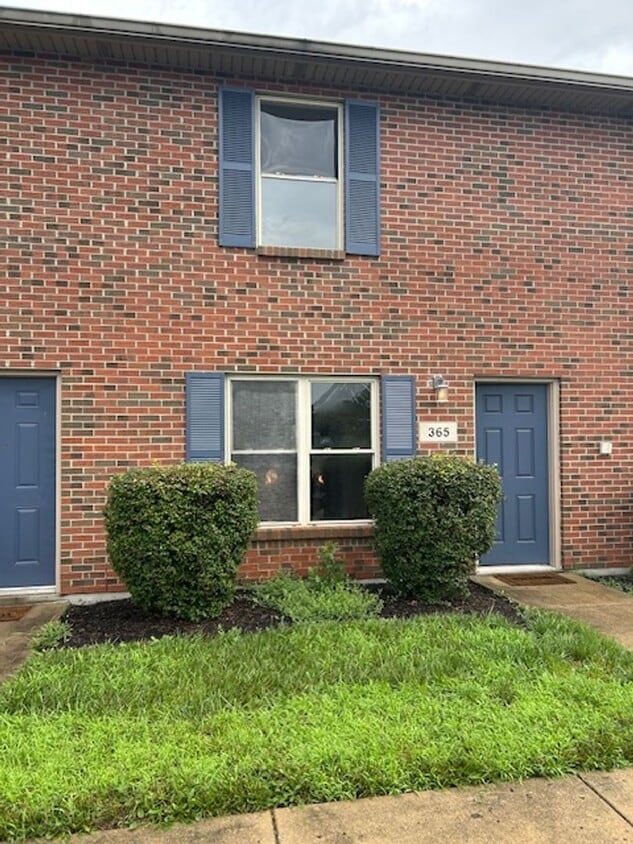 Primary Photo - 2 Bedroom, 1 1/2 Bath 1500 sq. ft. Townhom...