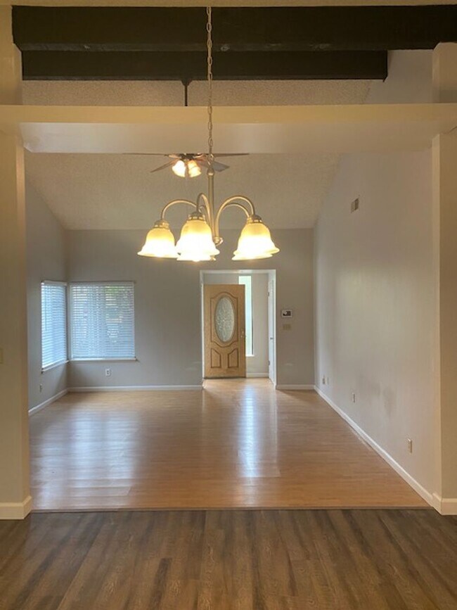 Foto del edificio - trov68