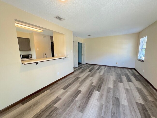 Building Photo - 1 BED | 1 BATH | WHITEBLUFF