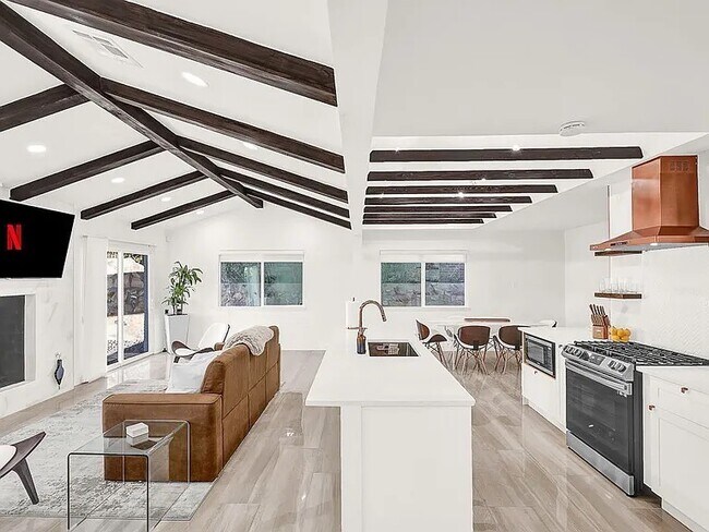 Building Photo - 7313 Cerro Negro Dr