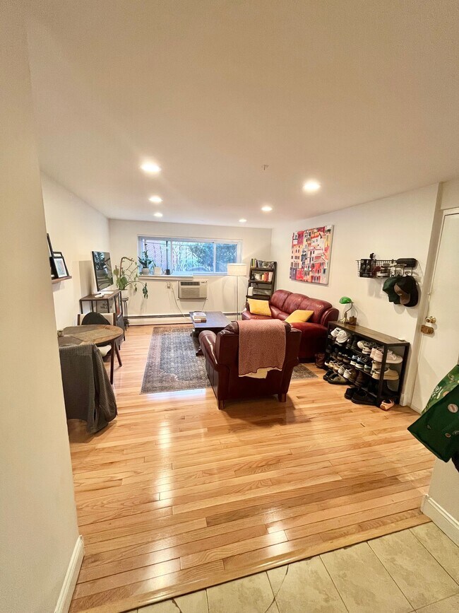 Foto del edificio - 290 Corey Rd