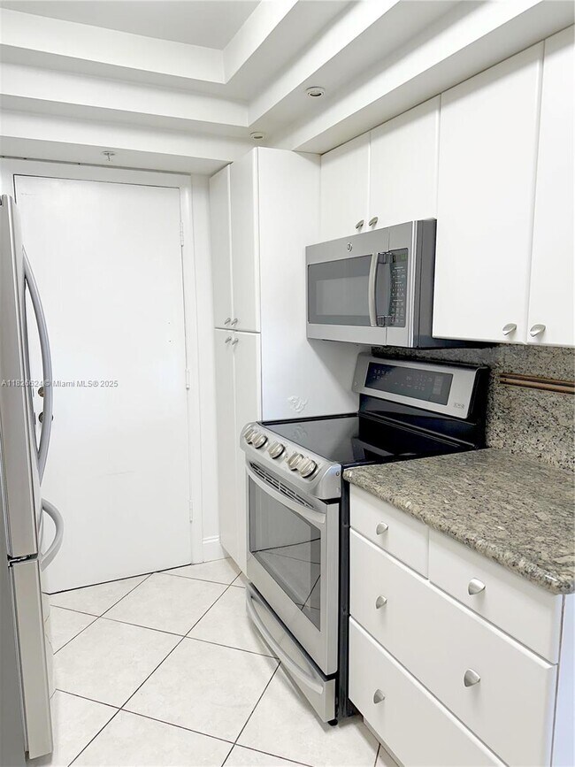 Foto del edificio - 150 Ocean Ln Dr