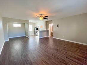 Building Photo - 1058 Roewill Dr