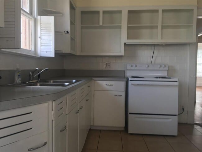 Building Photo - 113 E Vanderbilt St