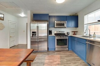 Building Photo - 514 NW Harriman St