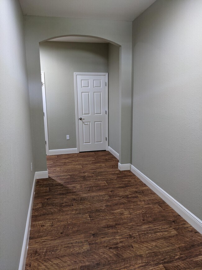 Foyer - 2034 Sophia Pl