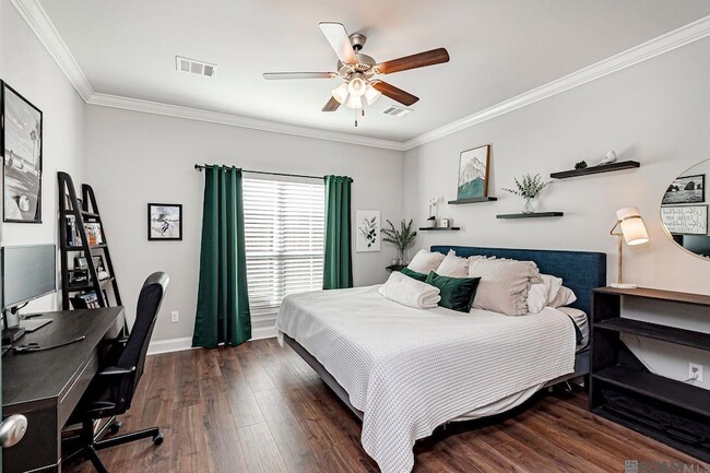 Building Photo - 8110 Stonelake Ave