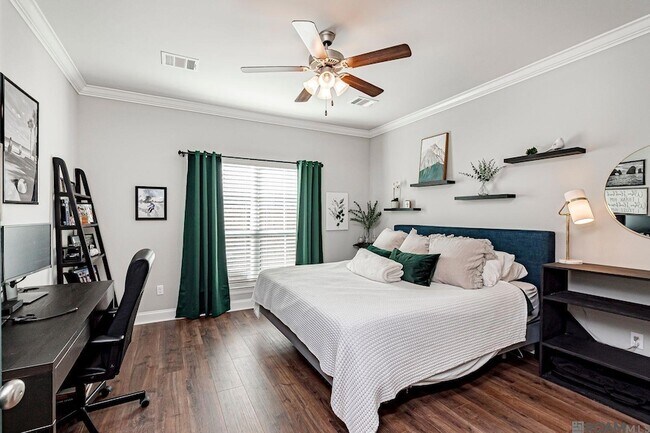 Foto del edificio - 8110 Stonelake Ave