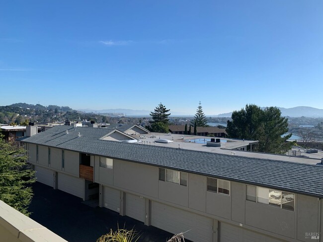 Building Photo - 175 Upper Via Casitas