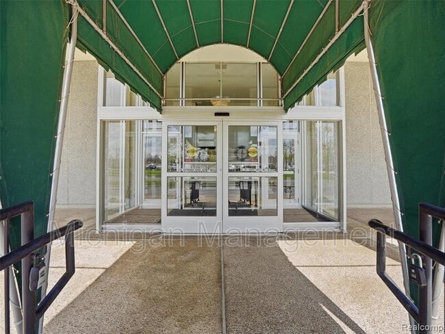 Foto del edificio - 22700 Garrison St