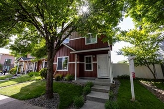 Building Photo - 714 SE 14th Ave