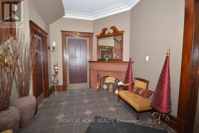 Building Photo - 17 Marlborough Ave