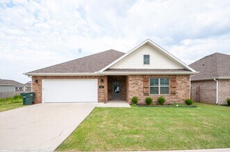 Building Photo - 535 Wagon Wheel Ave