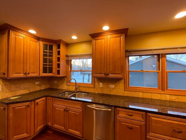Foto del edificio - 267 E Wrightwood Ave