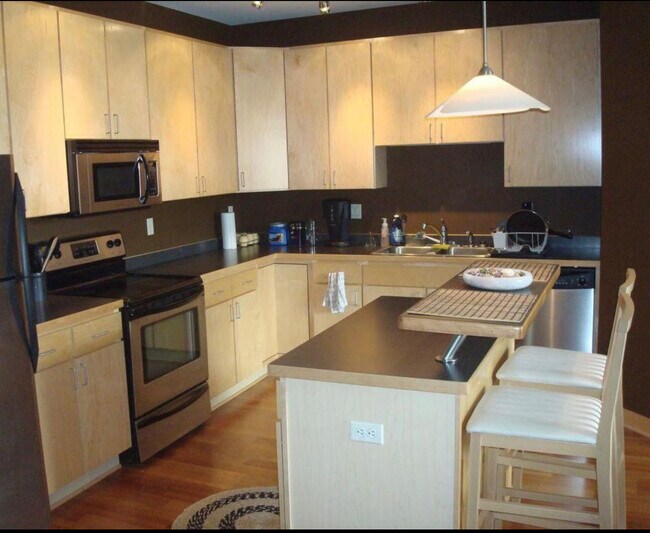 Building Photo - 2600 University Ave SE