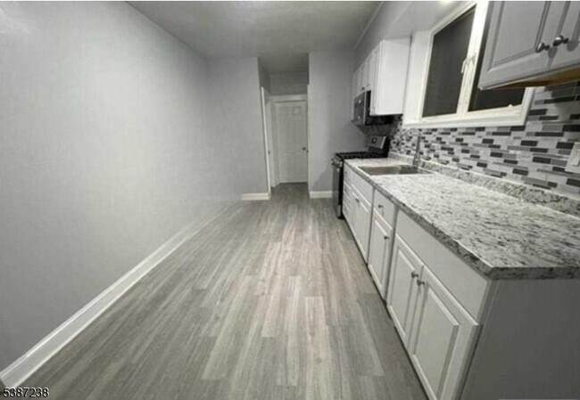 Foto del edificio - 556 Willow Ave