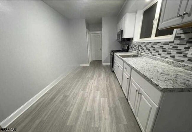 Photo - 556 Willow Ave House