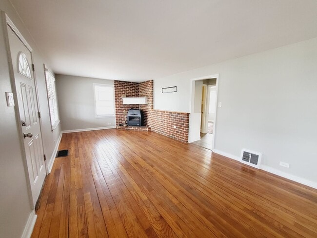 Building Photo - Single Family 3 Bedroom Home For Rent in Emmaus