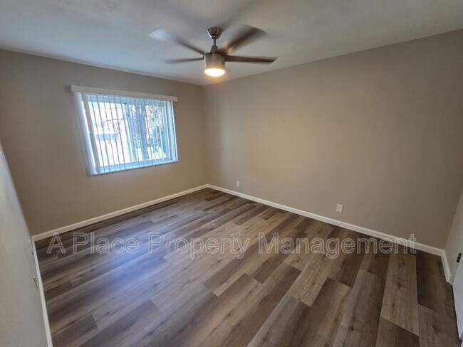 Foto del edificio - 2727 Hampton Ave