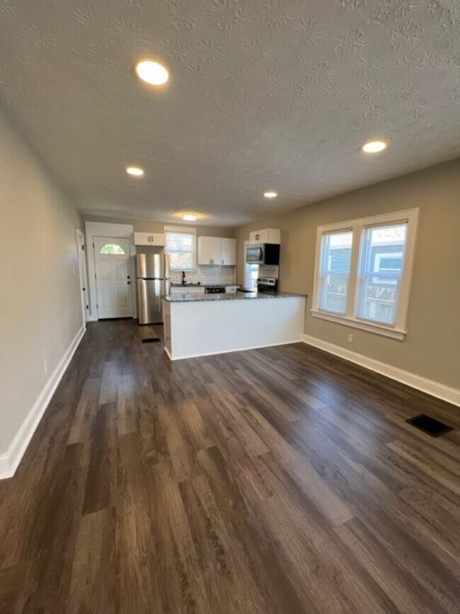 Foto del edificio - 2 Bedroom 1 Bathroom Home with Garage & Fenced Yard!