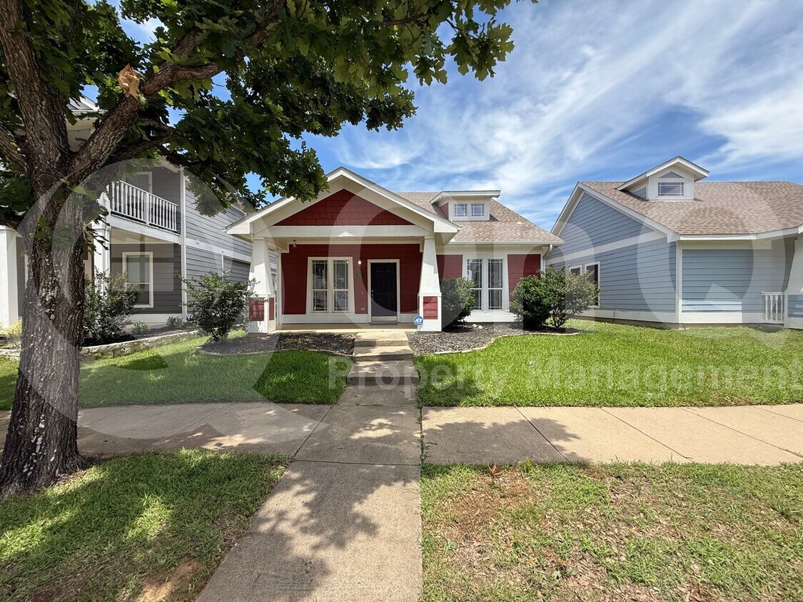 Foto principal - 10301 Waterbury Dr