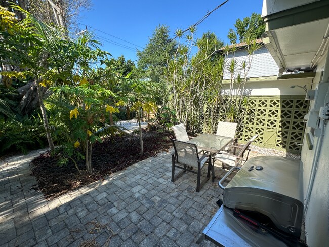 Building Photo - 1648 Maravilla Ave