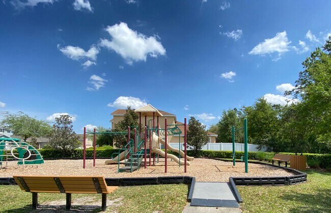 Foto del edificio - Stunning Lake View Home in Waterside Estate!