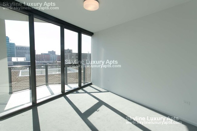 Building Photo - 5100 S Harper Ave