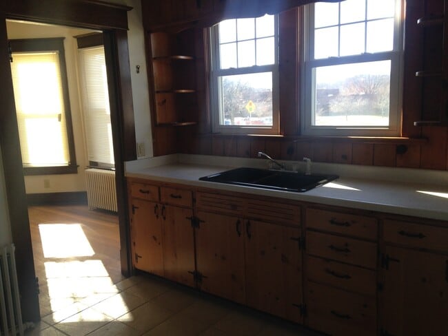Building Photo - Spacious home on Colegate Drive