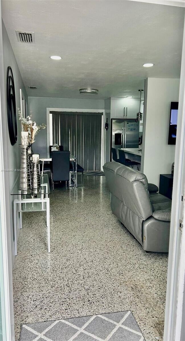 Foto del edificio - 17420 NW 47th Ct