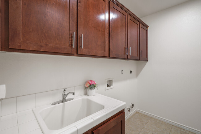 Building Photo - 152 W Avenida de los Arboles