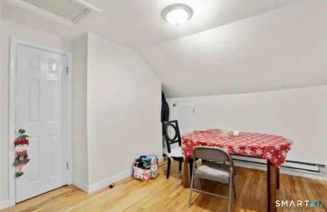 Foto del edificio - 2 Oak St