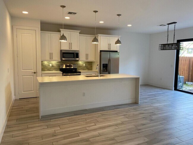 Building Photo - 3193 Santa Catalina Pl