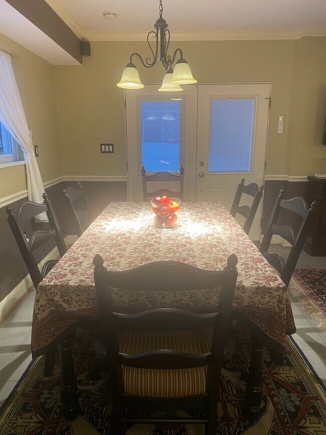 Building Photo - 6605 Ellenwood Dr