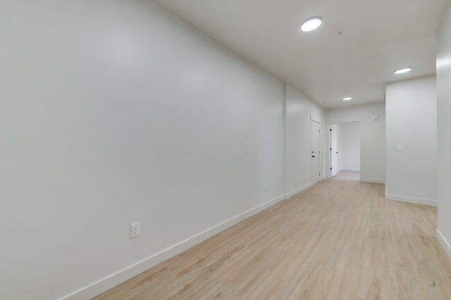 Building Photo - 404 E 5600 S