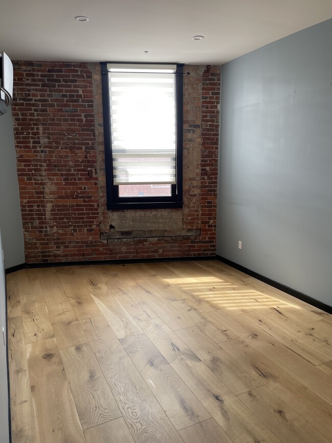 Master Bedroom - 214 W Jefferson Ave