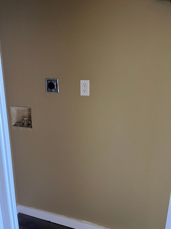 Building Photo - 913 S Main St