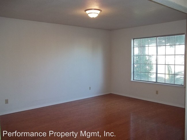 Building Photo - 3 br, 2 bath House - 392 W. Magill Ave.